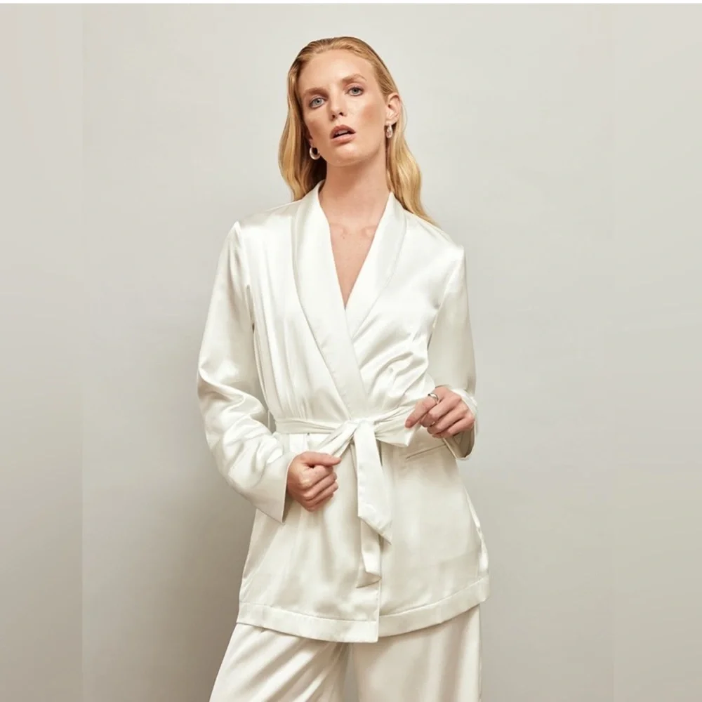 CARBON38 Silk Satin Ivory Smoking jacket size small BNWT brand new w tags - Picture 2 of 7